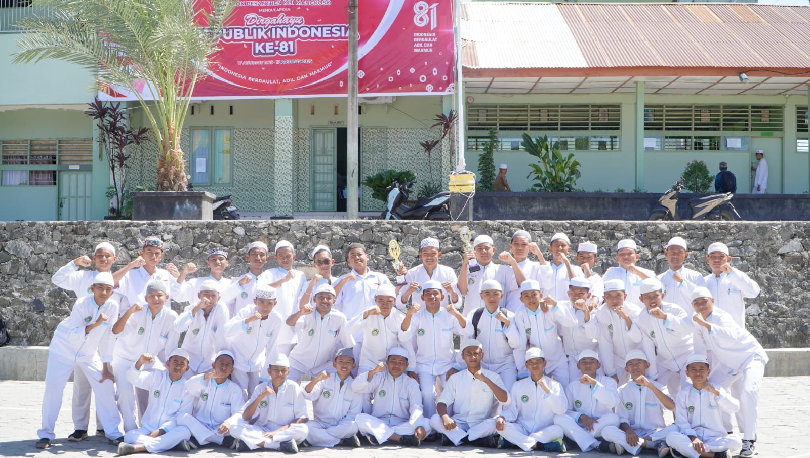 MTs Putra DDI Mangkoso Pertahankan Gelar Juara 1 Gerak Jalan Tingkat Kecamatan dan Kabupaten